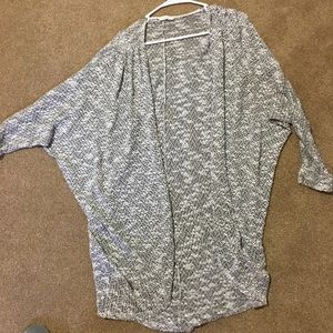 LUSH: Long sleeve loose fitting sweater!